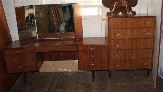 Early 20th Century dressing table and chest of drawers(-)